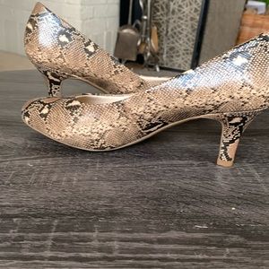 Life stride women’s pumps